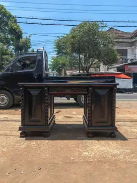 Meja Direktur Klasik Kepala Singa – 2 Biro
