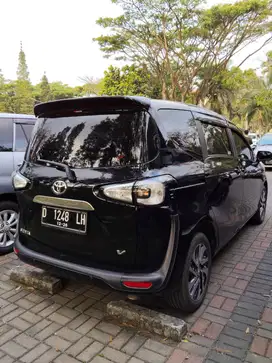 Dijual TOYOTA Sienta tahun 2016