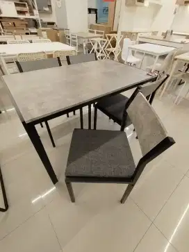 Meja makan set minimalis