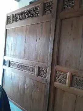 Gebyok ukir kuno