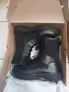 Sepatu PDL hitam jatah Polri ukuran 41