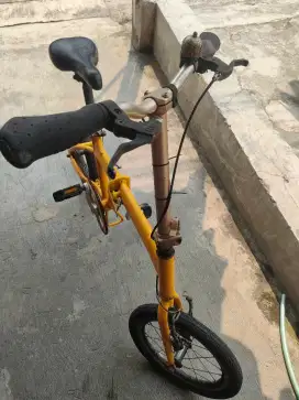 Sepeda lipat ukuran 16