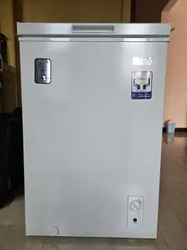 Bekas sprti baru, dijual karena berhenti jualan es. Pemakaian 8bln sj.