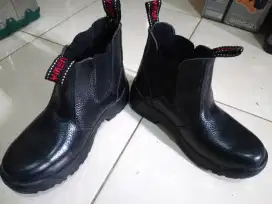 Sepatu safety handymen