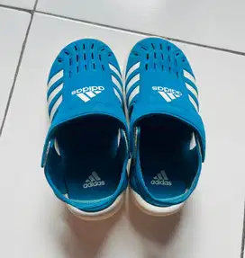 Sepatu sandal anak Adidas size 32