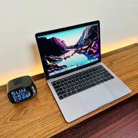 MacBook Pro 13 inch 2017 Two Thunderbolt 3 Ports 128GB