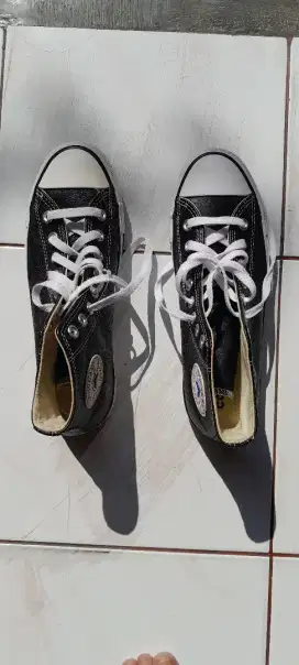 Jual converse chuck Taylor all star leather unisex original ukuran 41