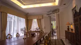 Dijual Rumah Mewah 2 Lantai dengan Kolam Renang di Kuningan, Jaksel