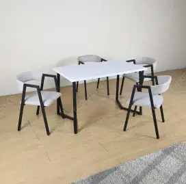 Meja makan minimalis