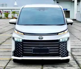 TOYOTA VOXY 2022