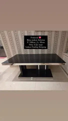 Meja makan Informa