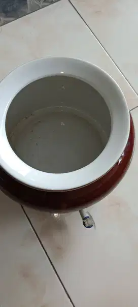 Tempat air minum galon keramik MERK TRISENSA