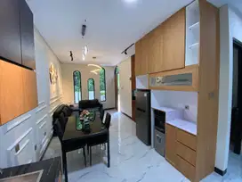 Rumah Exclusive Rasa Villa Full Furnished. Legalitas SHM IMB Lengkap!