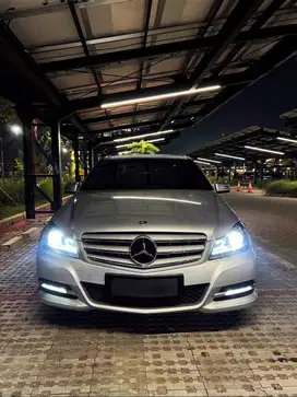 Jual Mobil Mercedes w204 C200 Facelift Seharga honda Brio atau Agya