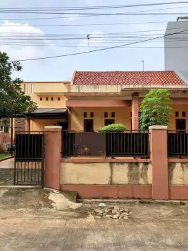 Di jual rumah luas kokoh dalam komplek di jatiasih bekasi