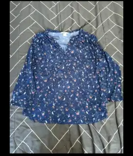 H&M floral blue blouse