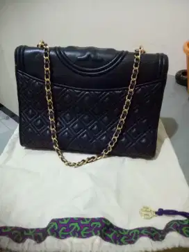 Tas jinjing hitam