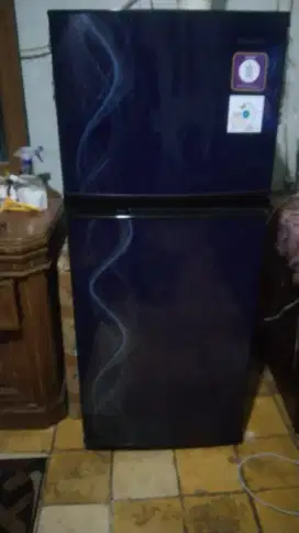 Di jual. Kulkas merek sharp