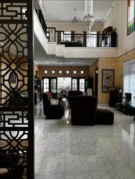LANGKA TERMURAH RUMAH LUAS 2 LANTAI PAKUWON INDAH VBI DEKAT WIYUNG