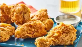 Masakan burger ayam crispy