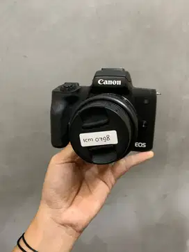 KAMERA CANON M50 + KIT HITAM LIKE NEW