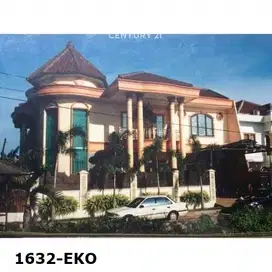 Dijual Rumah Bagus Siap Huni Ada Kolam Renang Di Meruya