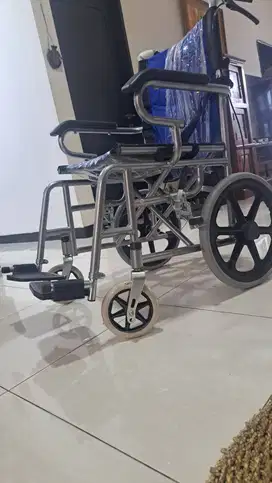 Kursi Roda untuk pasien dan lansia