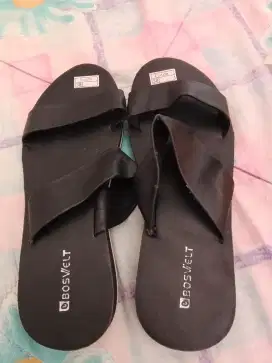Dijual sendal dan sepatu