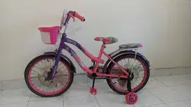 Bu .. di jual 2 sepeda .. ukuran 16 dan 20