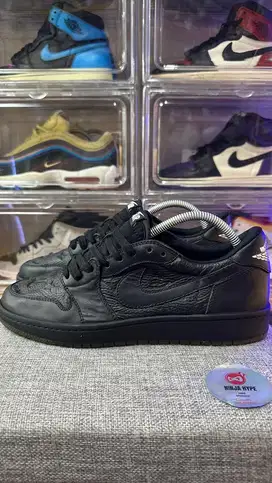 AIR JORDAN 1 LOW TRIPLE BLACK X LOUIS VUITTON