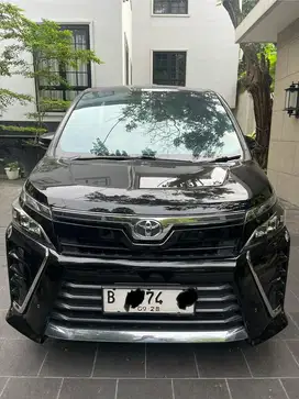 Jual Toyota Voxy 2.0 Hitam  Tahun 2018 tangan pertama lgsg pemilik