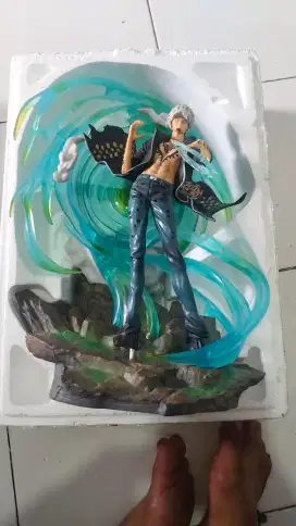 Action figure Trafalgar D watter Ukuran 43 cm lengkap dengan Dus