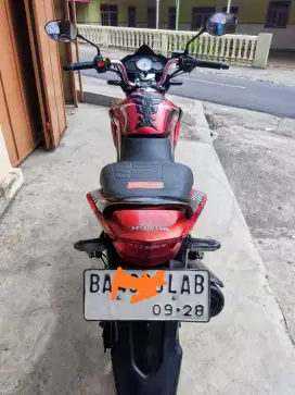 Honda cb150r 2013