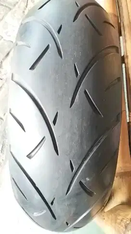 Ban moge HD. Metzeler marathon 200/55-17 note: shinko battlax Pirelli