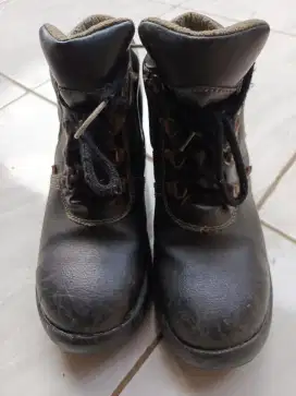Sepatu safety unicorn