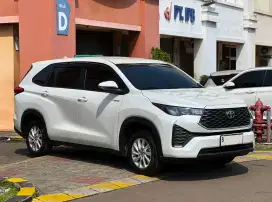 DP 19jt Zenix G HV Hybrid 2023 Toyota Innova 2.0 matic putih New bs TT