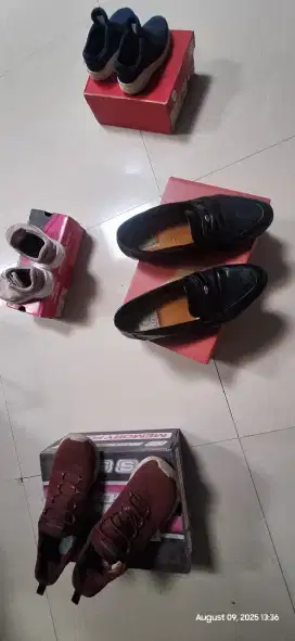 Preloved Sepatu Skechers & New Balance