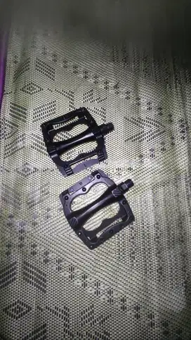 pedal sepeda kanan kiri