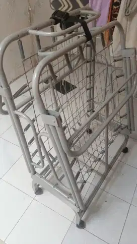 Ranjang besi lipat