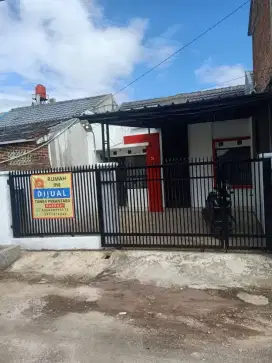 Dijual Rumah di Saturnus Regency Lingk. Margahayu Raya Soekarno Hatta