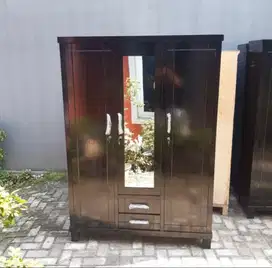 Lemari Pakaian 3 Pintu