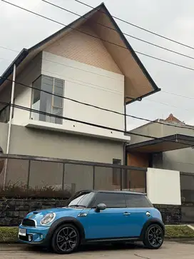 Mini cooper S bayswater 2013 low km