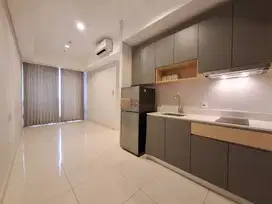 Jarang Ada Disewa 3BR Semi Furnish Taman Anggrek Residences Di Mall TA