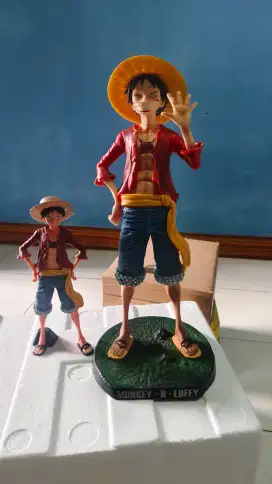 Action Figure one piece Luffy 2 item ukuran 28 & 43 cm