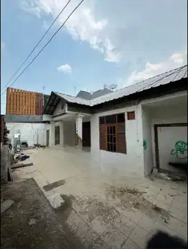 RUMAH LAMA LUAS 15 X 16M² DI JELAMBAR