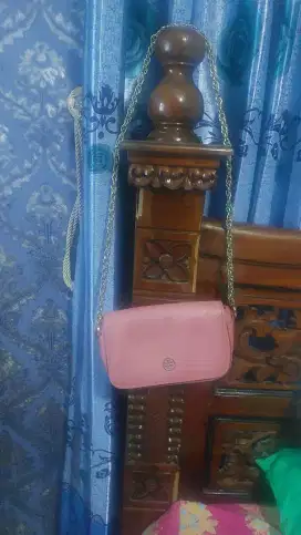 Tas sling atau tas pesta brand tory buch