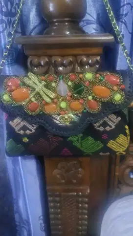 Tas pesta batu motif etnik