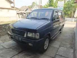 Isuzu Panther Grand Royale 2.5 2000 MT