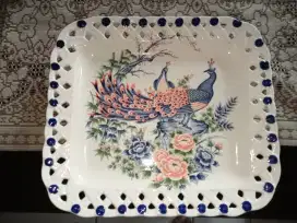 Di Jual 1 Tempat Kue dan 5 Tempat Makannya