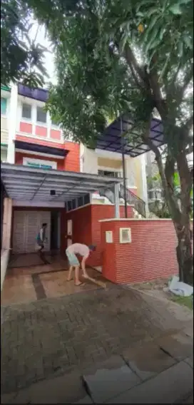 DISEWAKAN RUMAH PURI MANSION MODEL SPLIT LEVEL